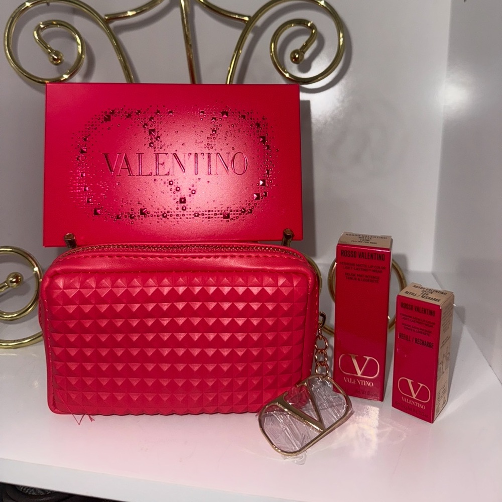 Rosso • Valentino Limited Edition Holiday
Pouch & Lipstick Set of 2 Brand New
